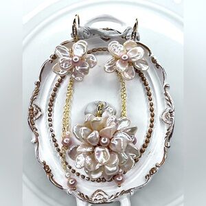 Handmade Freshwater Premium H. Quality Keshi Pearl Flower 🌺 Earrings Pendant Set